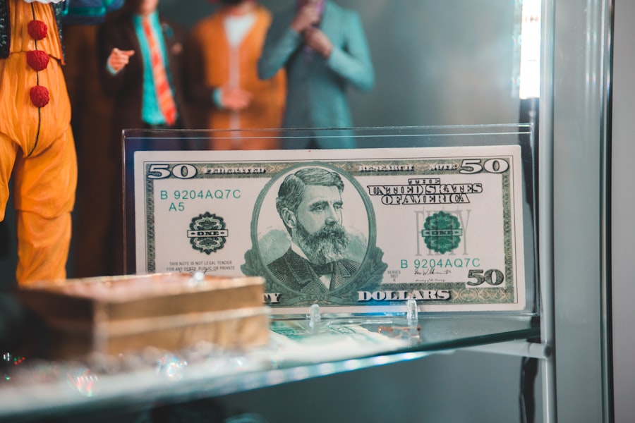 Photo saddam hussein captured money