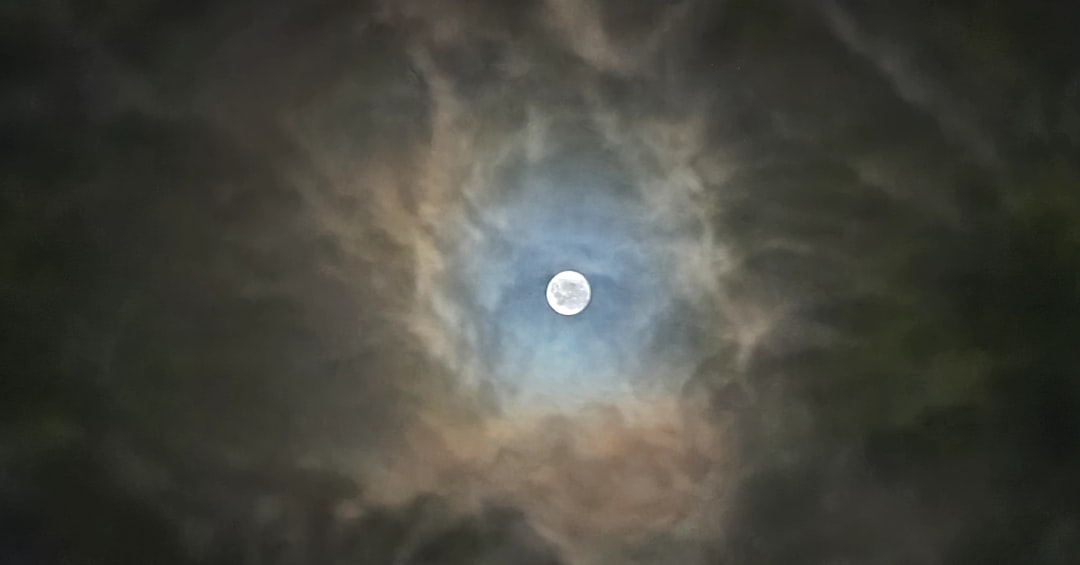 Photo nuclear explosion Moon visibility