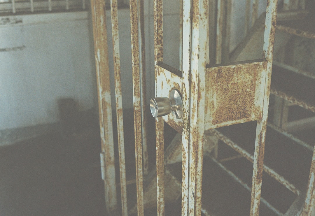 Photo saddam hussein execution chamber