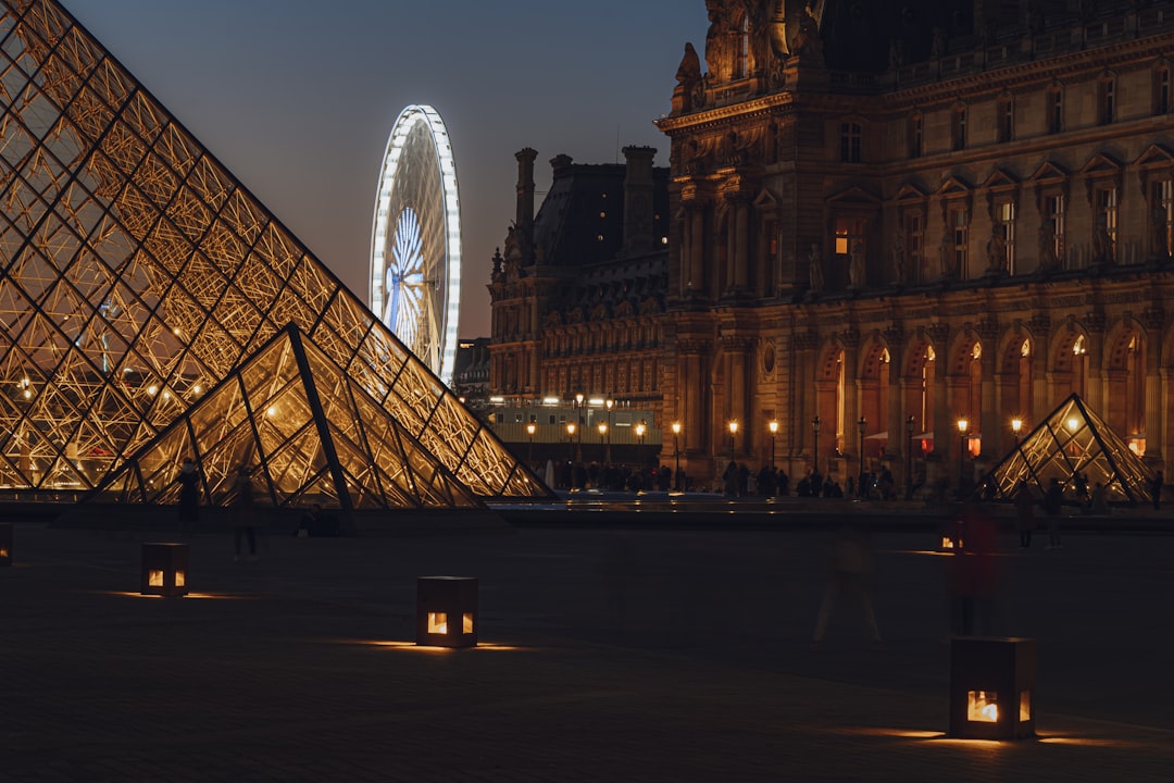 Photo pyramid construction