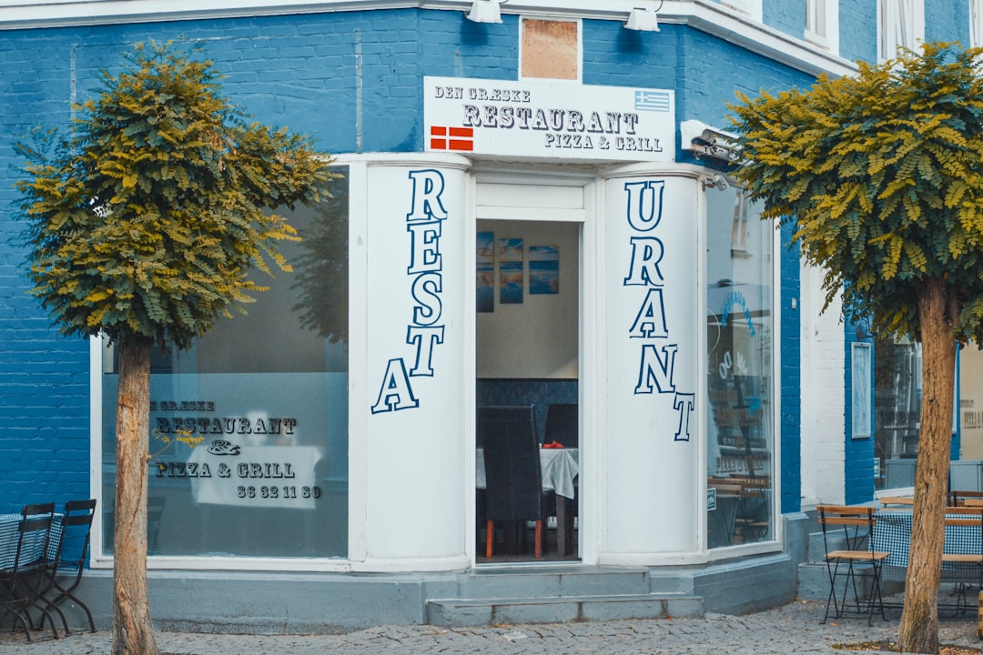 Photo local independent repair shop