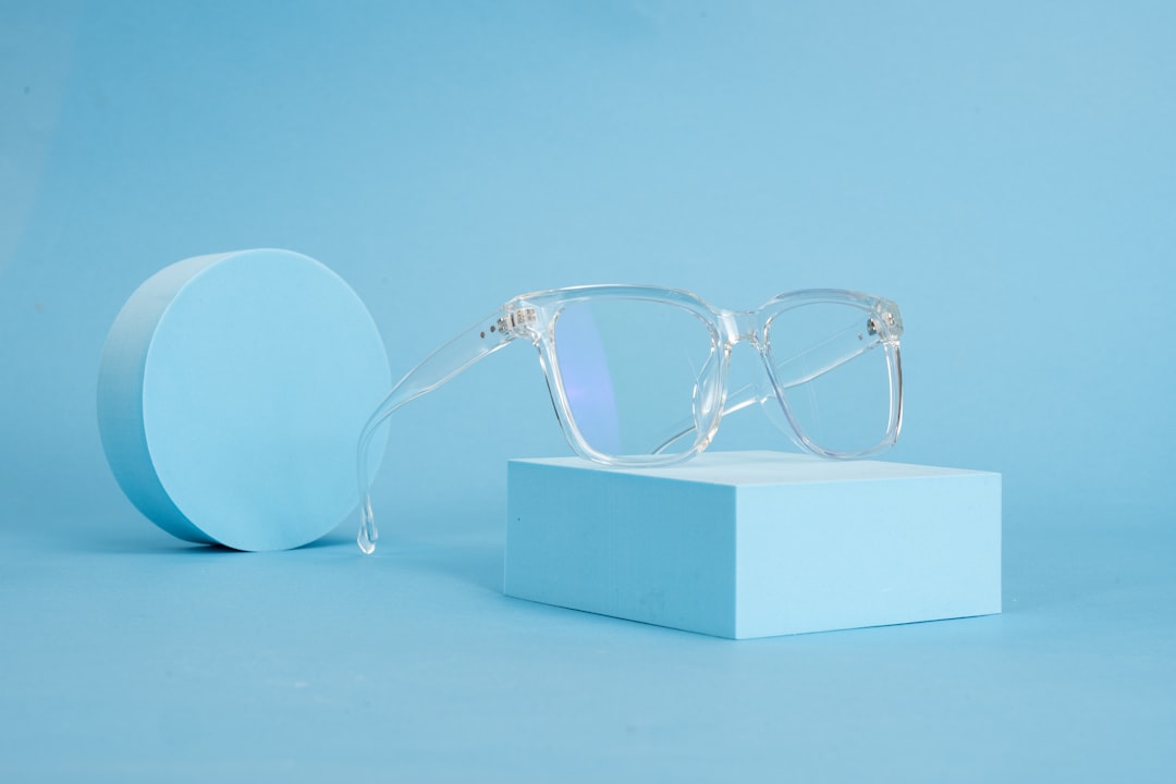 Photo incorporated spectacle lenses