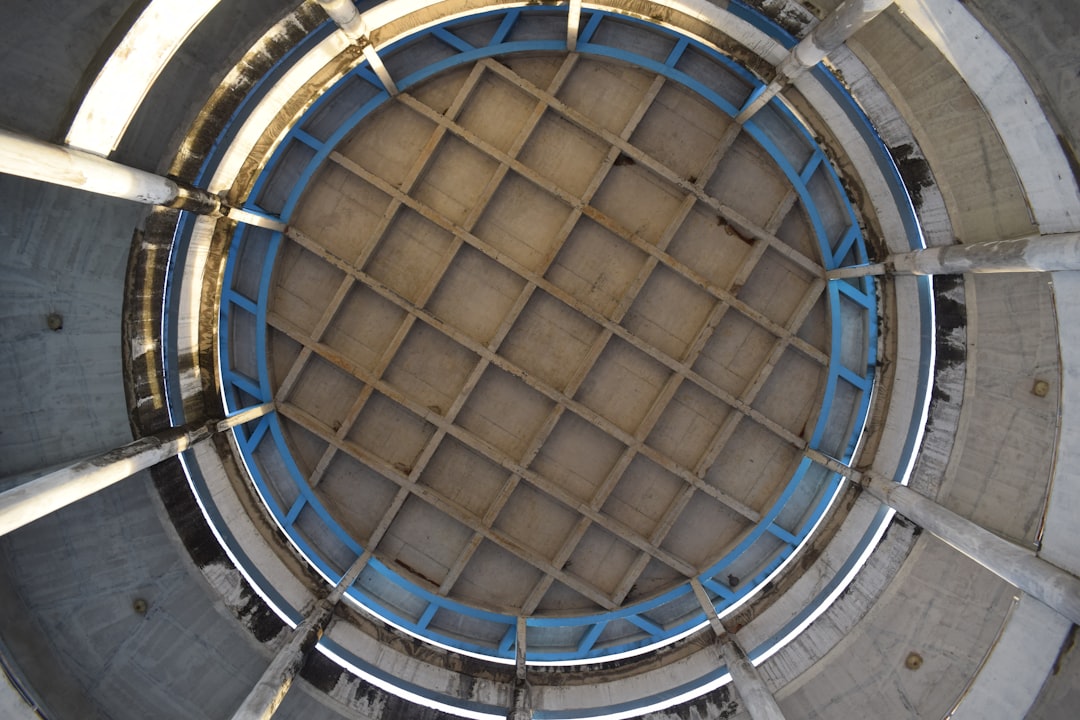 Photo electrostatic tire particle captors