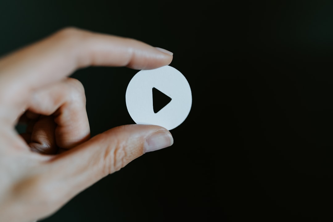 Photo streaming play button